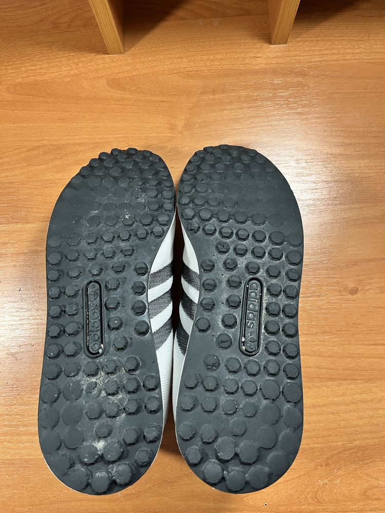 Кросівки  adidas la trainer