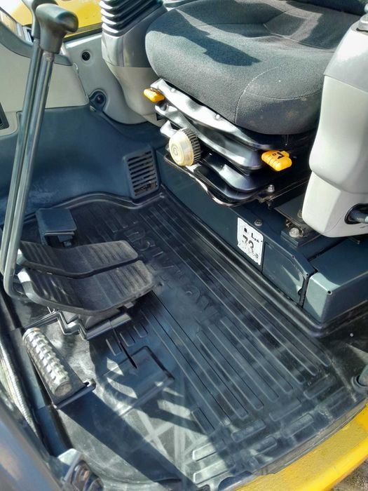 Komatsu PC80MR-3 de 8 toneladas, ano 2016