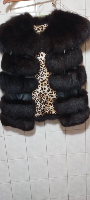 Желет женский  из чернобурки и кожи