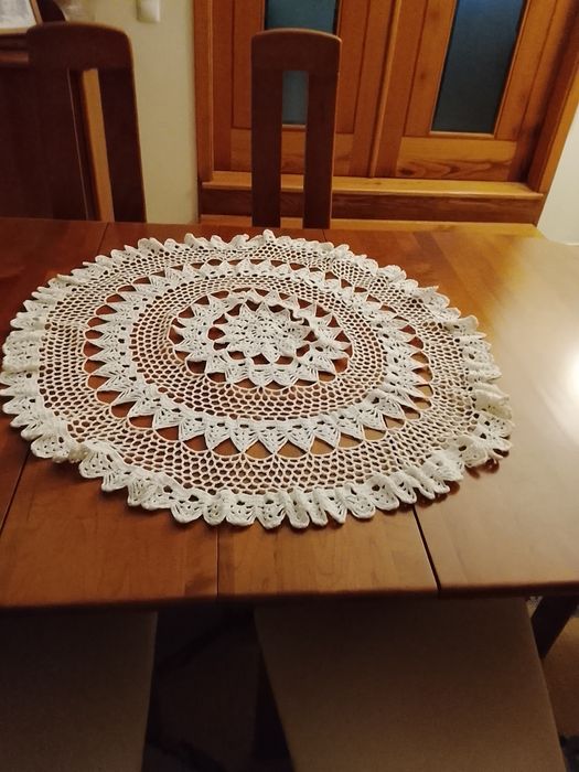 Centro de mesa redondo em crochê feito á mão