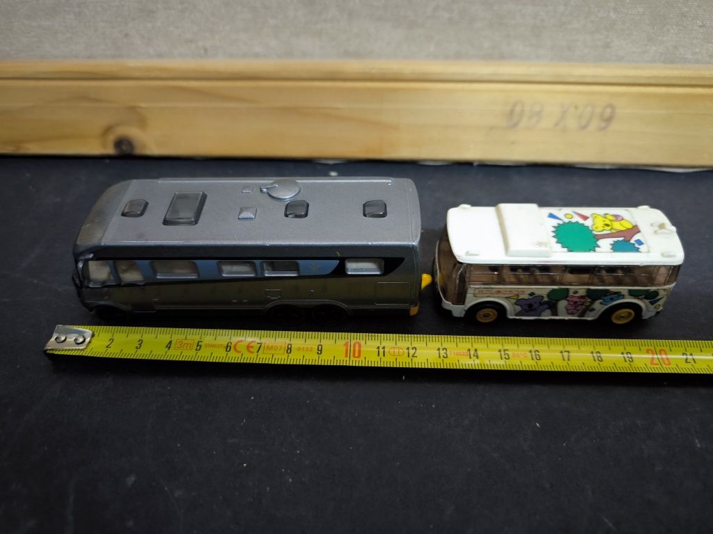 2 Carros Miniatura - Autocarro e Motorhome.