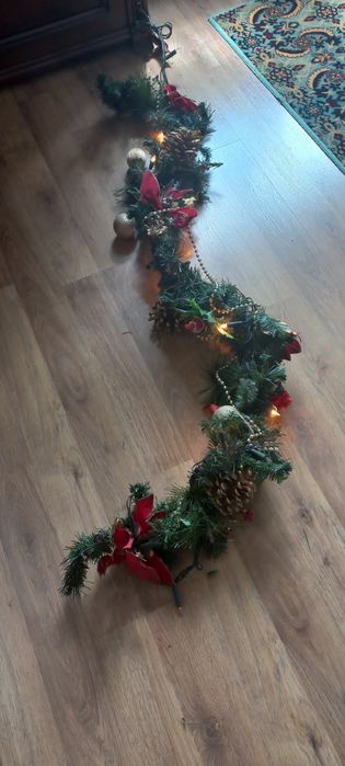 Girlanda z z lampkami udekorowana