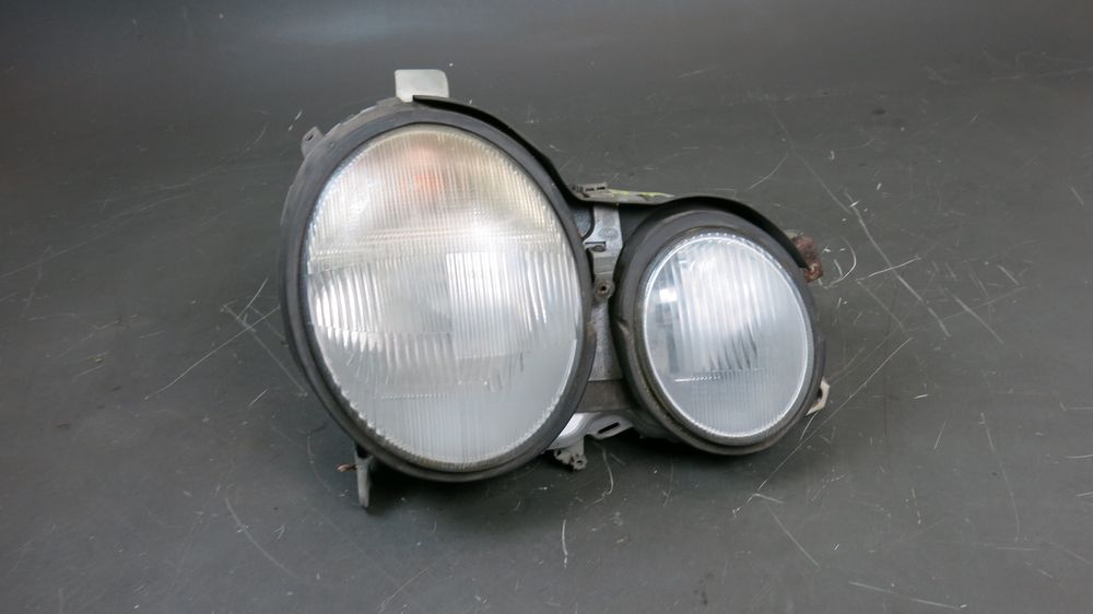 Mercedes W210 E-klasa lampa prawa przód przednia EU