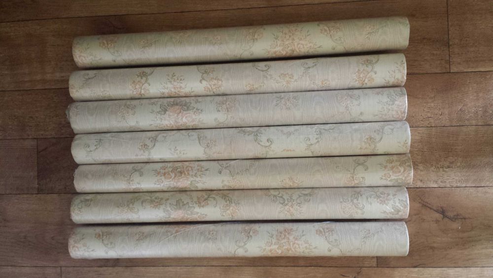 Обои 7 рулонов ,цена за все 700гр.