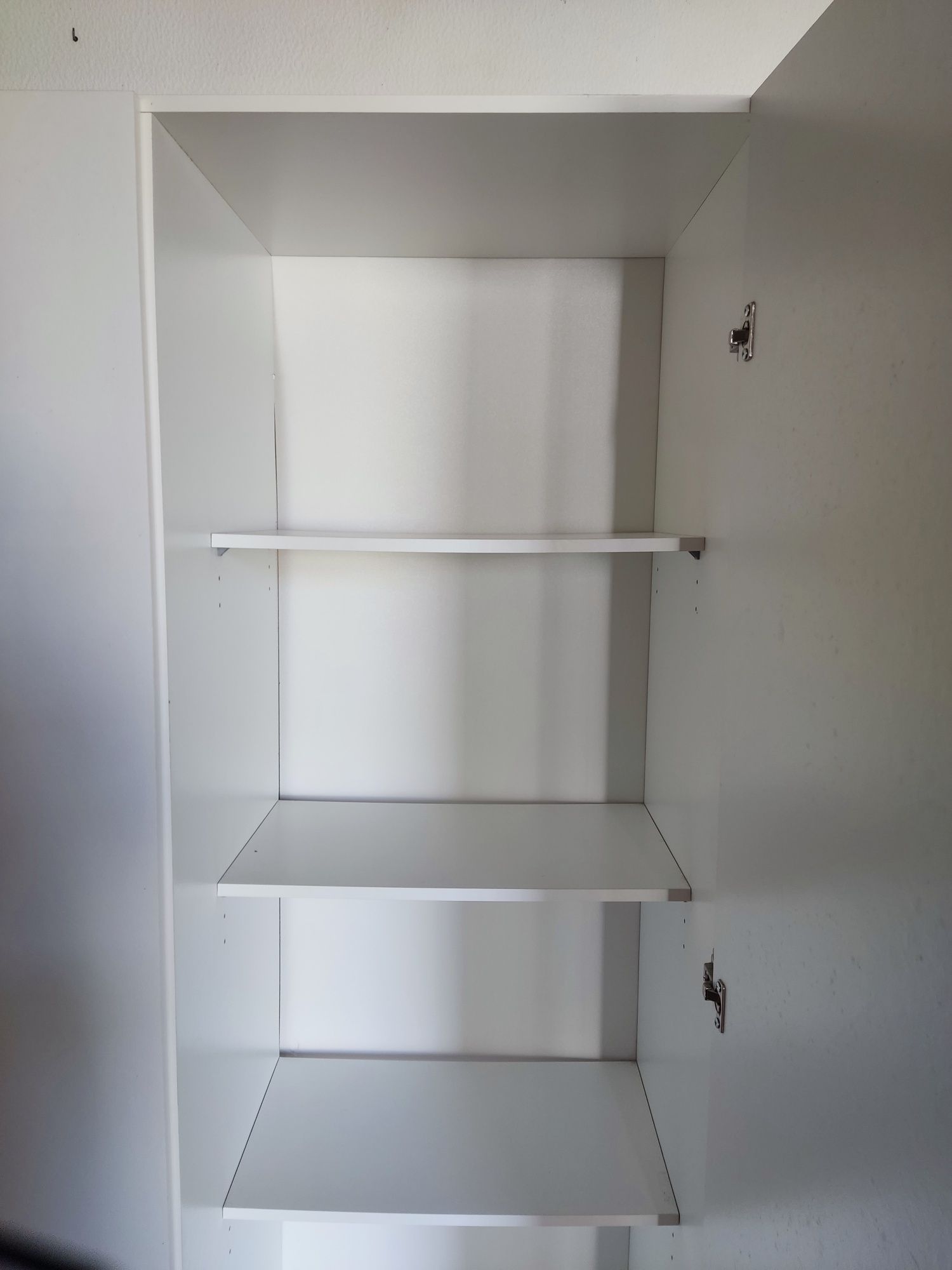 Guarda vestidos branco com 3 portas