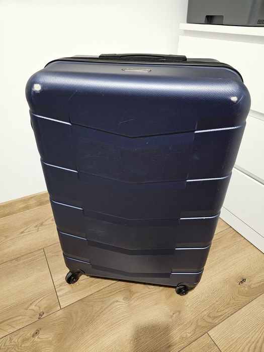 Używana walizka podróżna na kółkach 90L