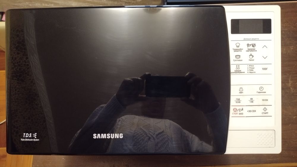 Продам икроволновку Samsung б.у. работала три месяца . Цена 2200грн.