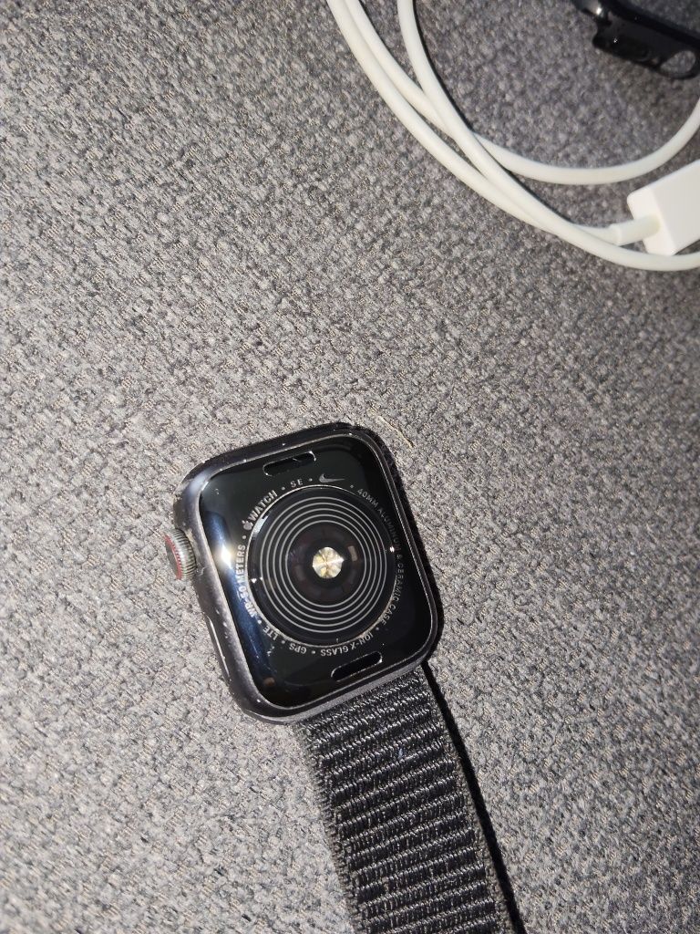 Apple Watch SE Nike Edition 40mm GPS + LTE