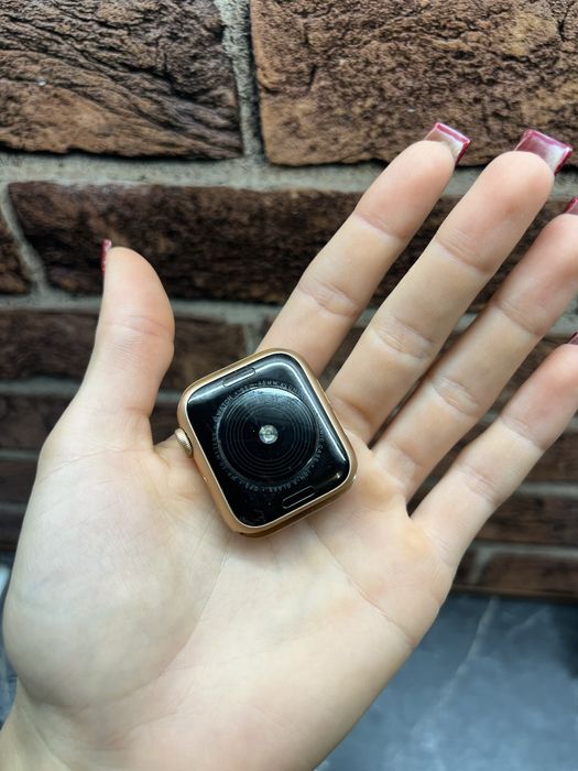 Apple Watch SE 40mm Gold