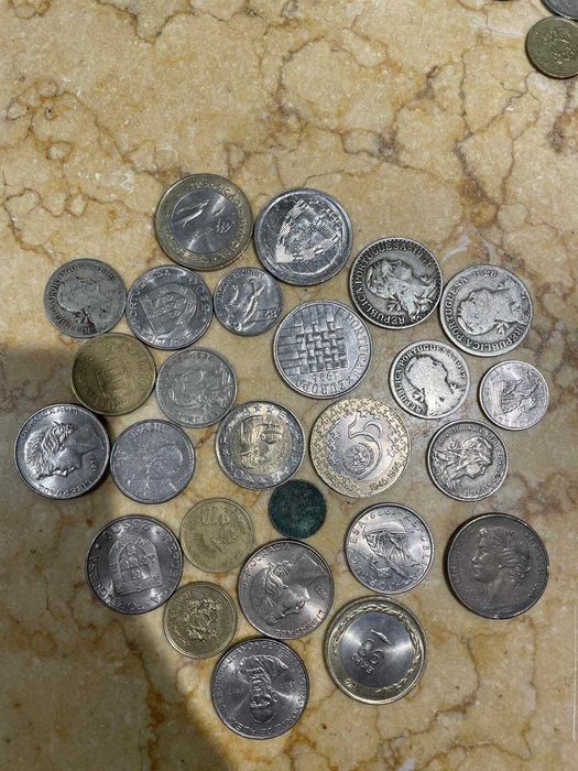 Moedas antigas portuguesas e de outras nacionalidades