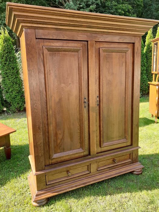 Szafa drewniana holenderska 2 drzwiowa z półkami bieliźniarka (070)