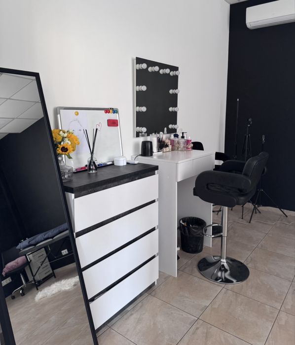 Оренда Стіл бровіста візажиста бьюті майстера кушетка лашмейкера