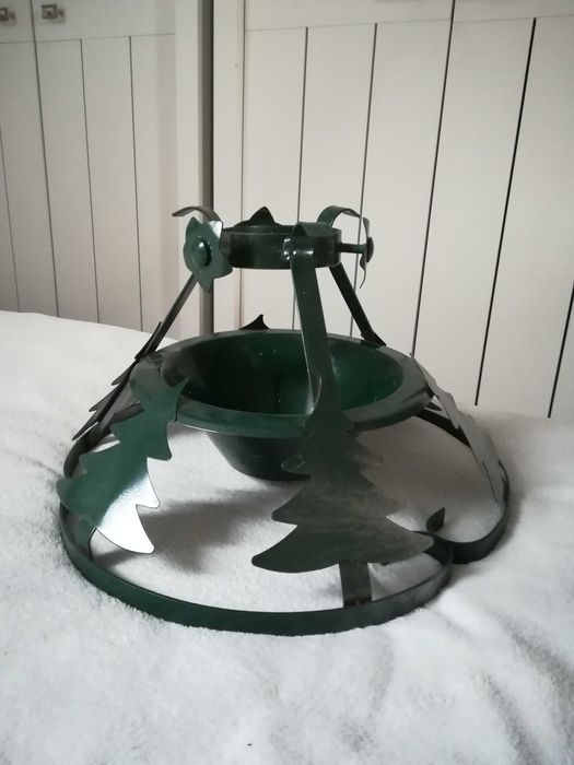 Stojak na choinkę z pojemnikiem na wodę