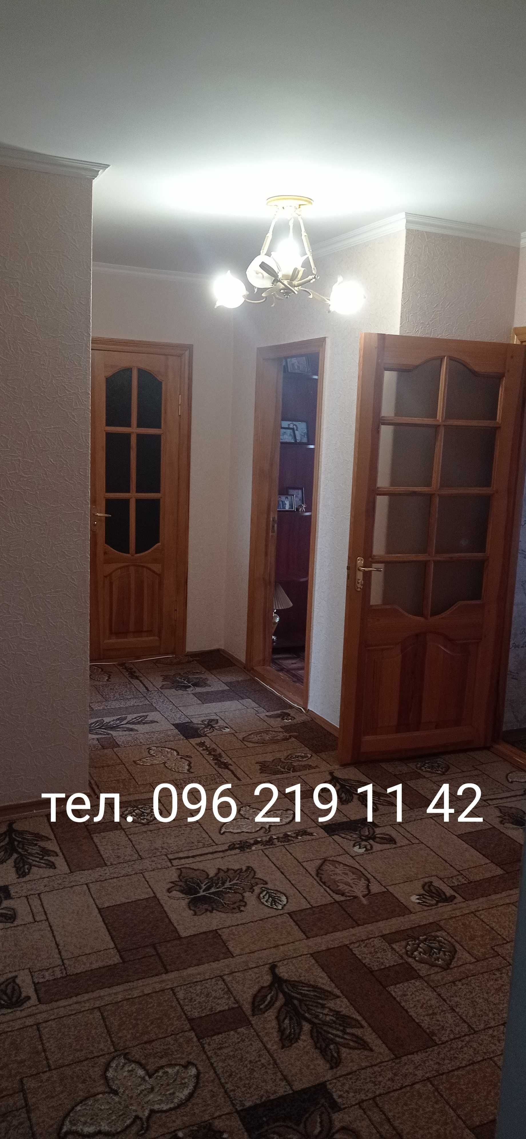Продам чотирьох кімнатну квартиру