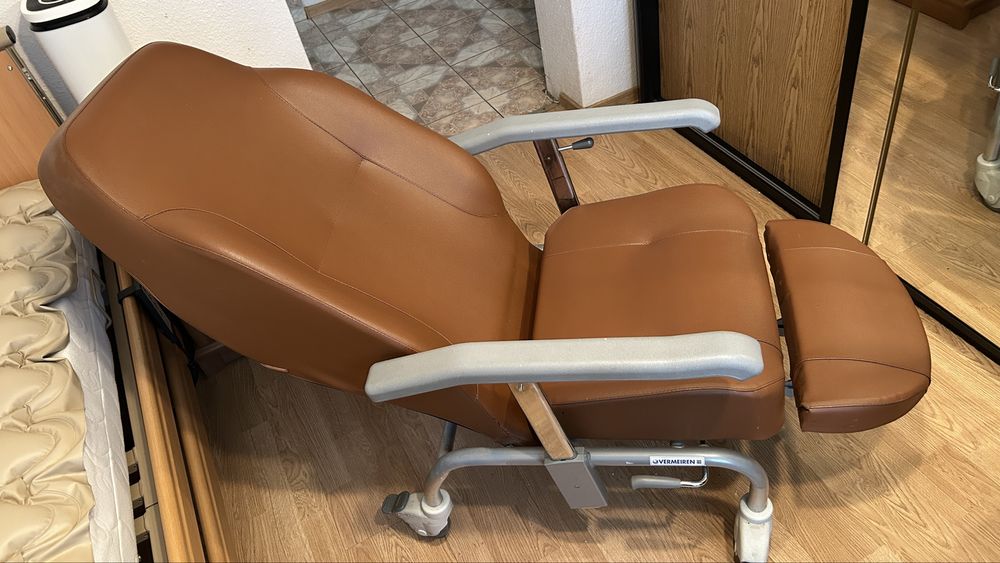 Fotel geriatyczny wózek inwalidzki na kółkach Vermeiren Normandie PLUS