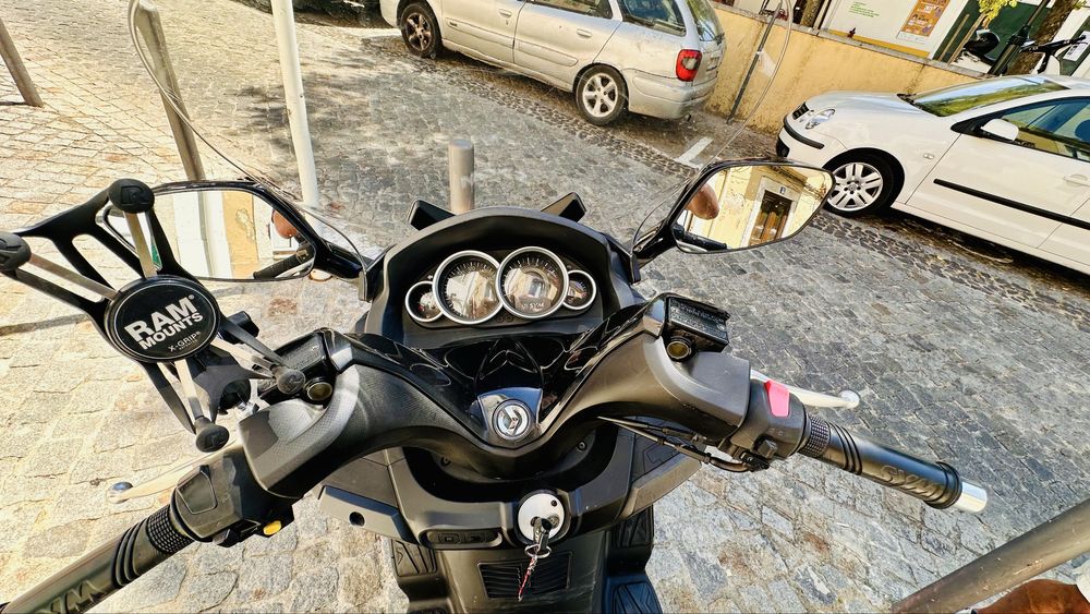 Scooter SYM GTS300i