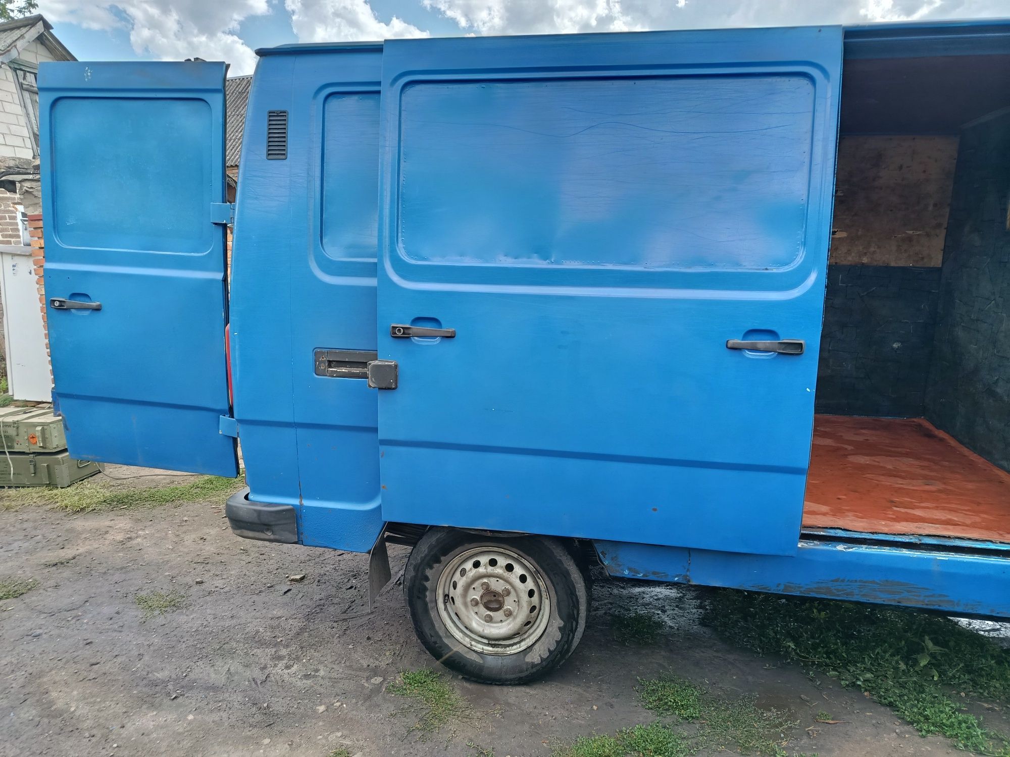 Продается автомобиль Мерседес Т-1