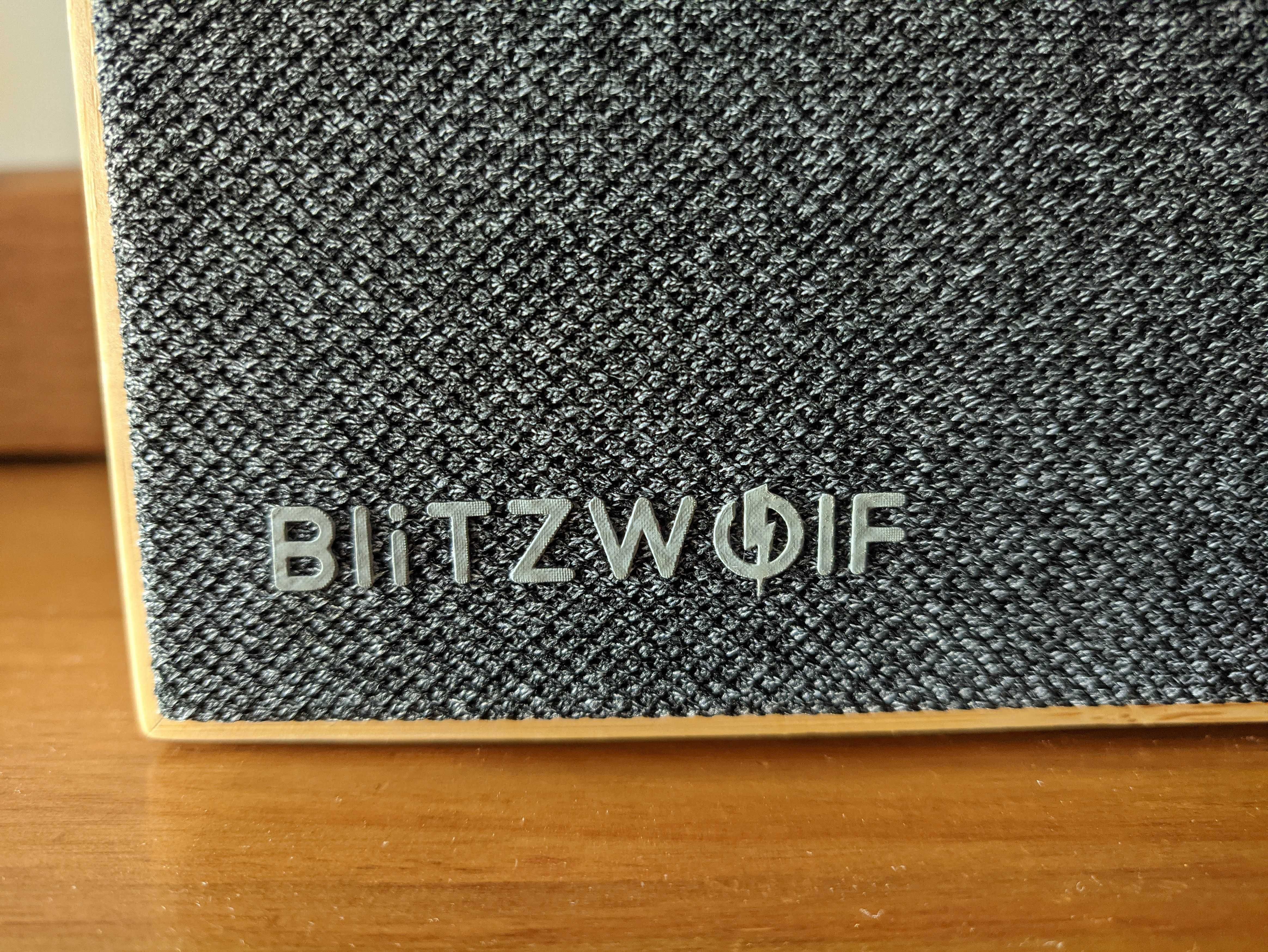 Coluna Bluethoot V5.0 Blitzwolf, em Bamboo, estilo Minimalista