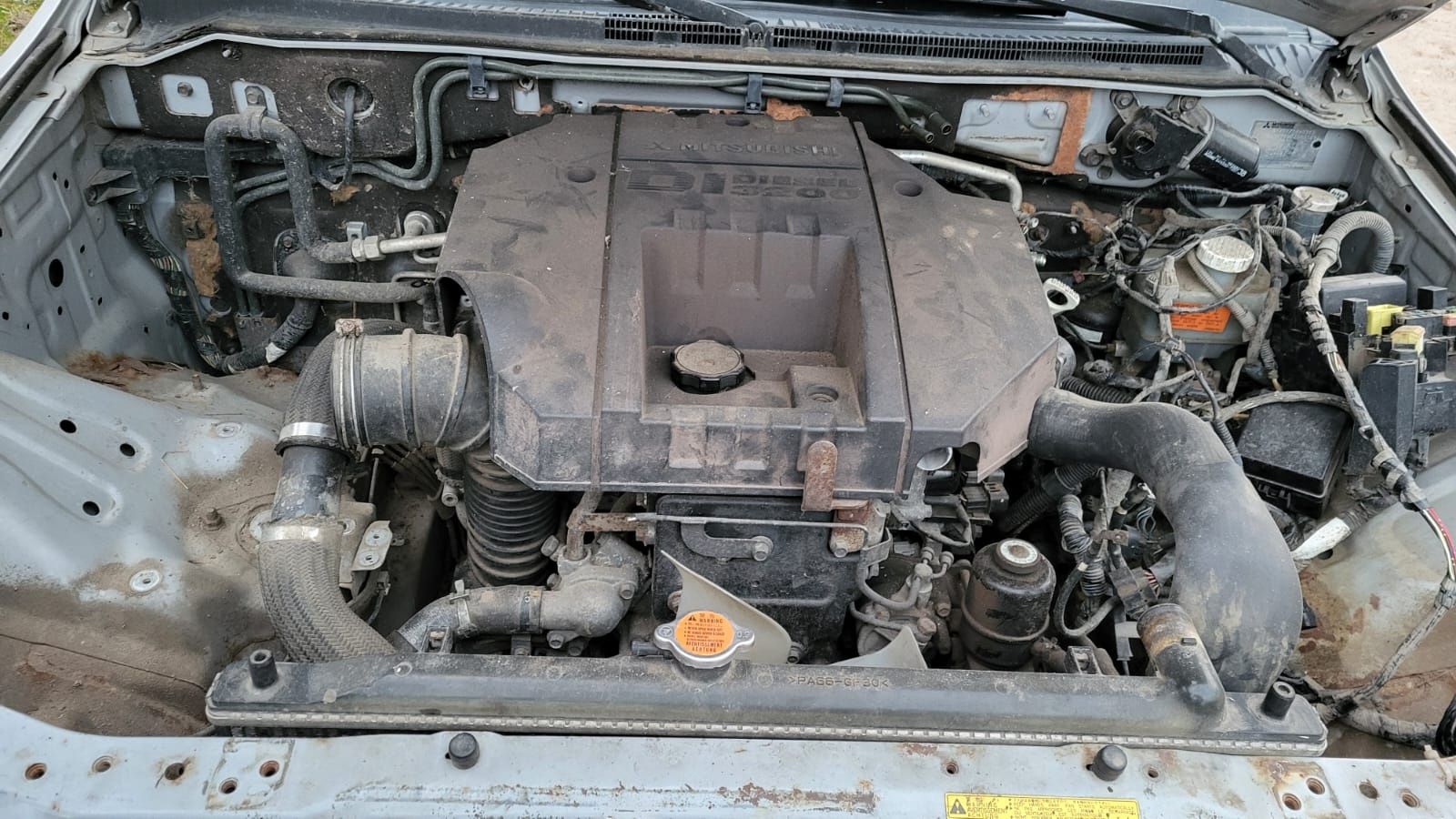Mitsubishi Pajero III 3.2 DID manual drzwi skrzynia reduktor szyba