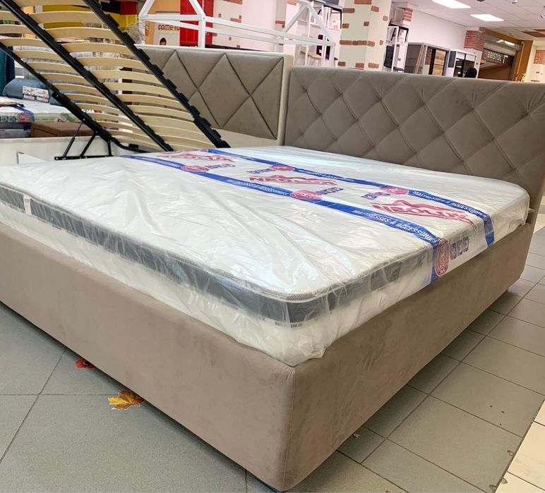 М‘яке ліжко з підйомним механізмом