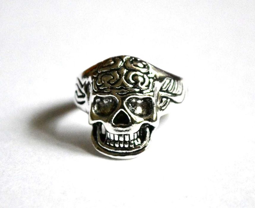 Sygnet stal czaszka R 17