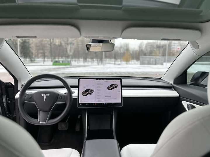 TESLA Model 3 2020