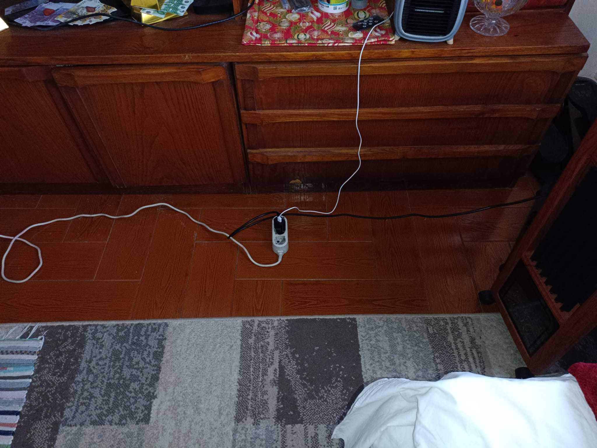 Móvel de Sala em Madeira - Restauro/Reutilização