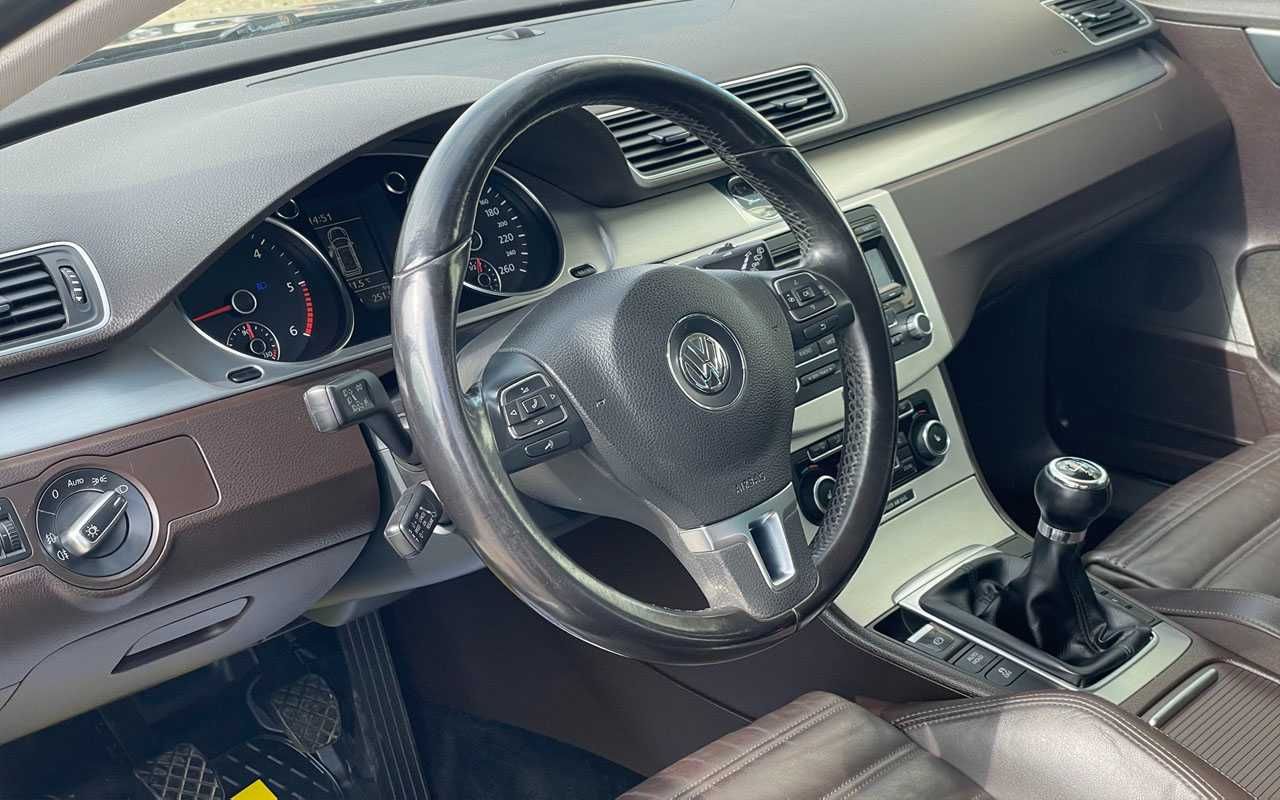 Volkswagen Passat 2011