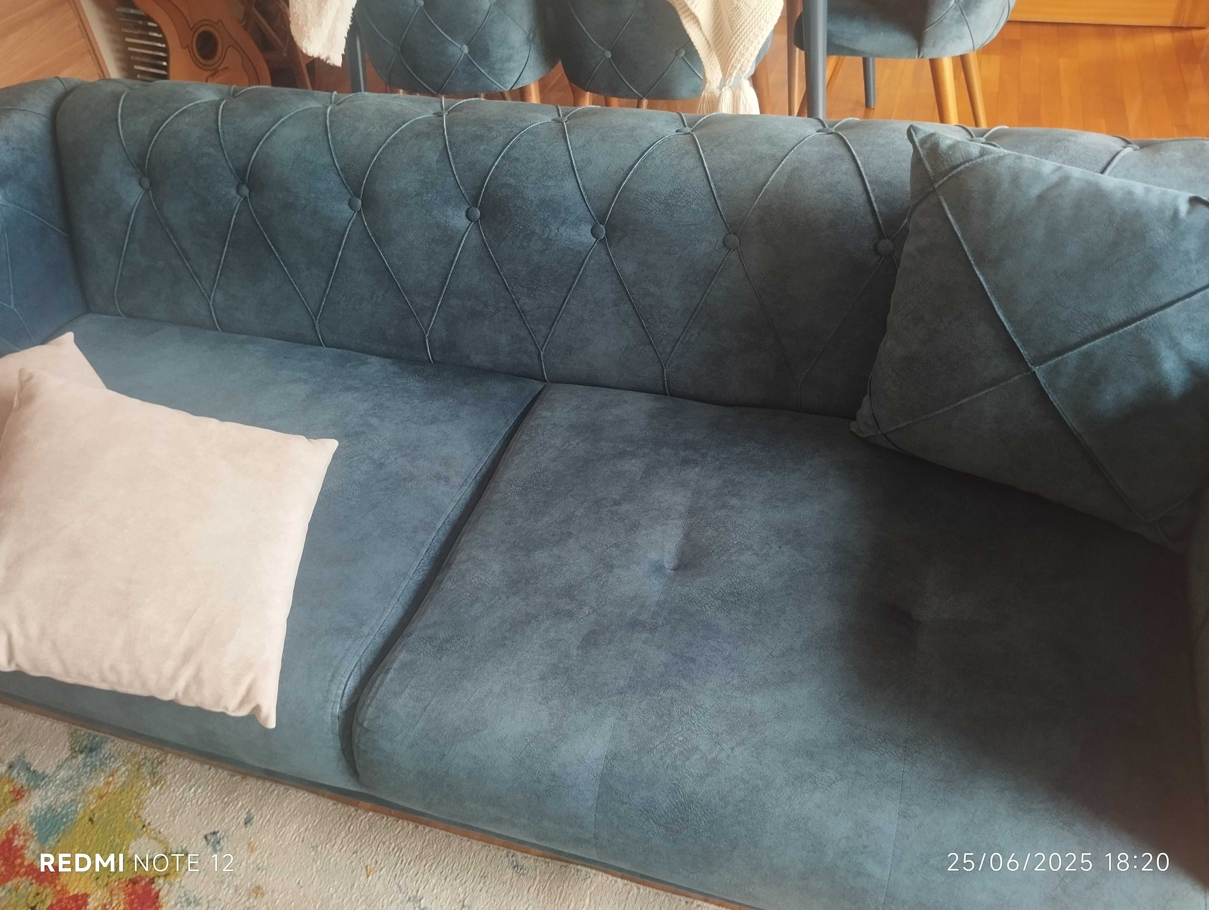Sofá Cama azul petróleo tipo vintage revestimento de microfibra
