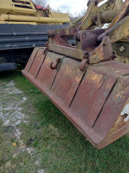 Koła i łycha od koparko ładowarki