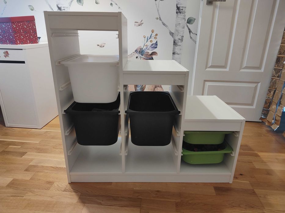 Ikea regał TRofast z pojemnikami