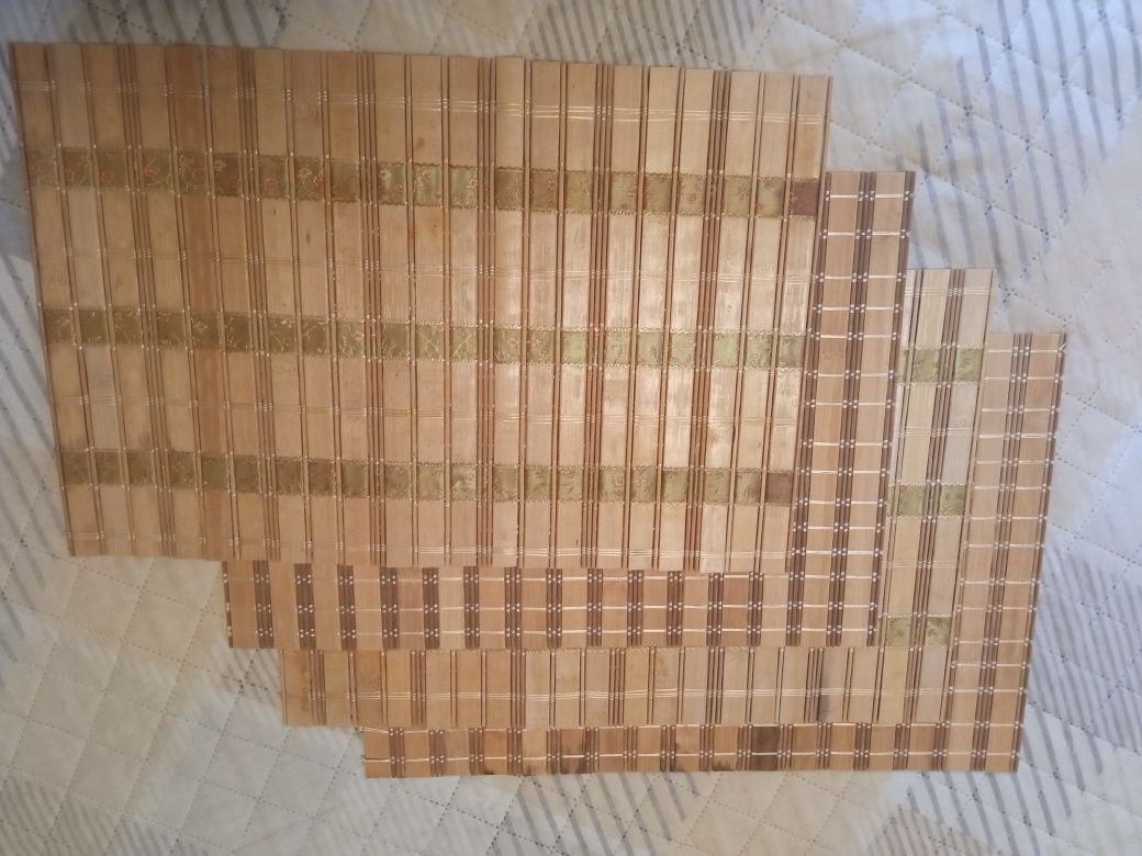 Набір з 4-х настільних килимків-підкладок для сервірування