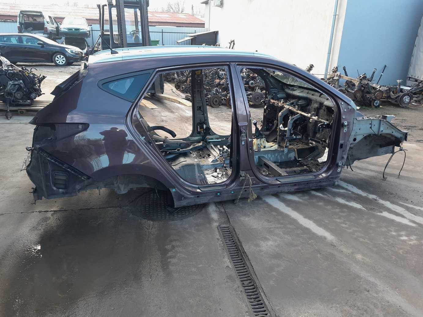 Hyundai IX35 - próg słupek prawy element cięty