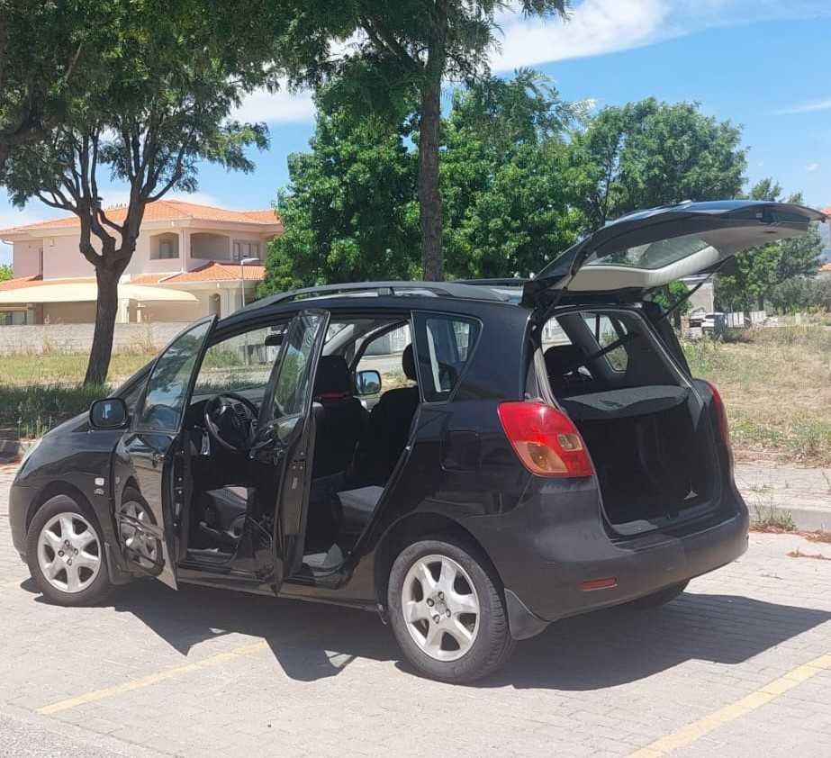 TOYOTA Corolla Verso 2.0 D-4D (2002)