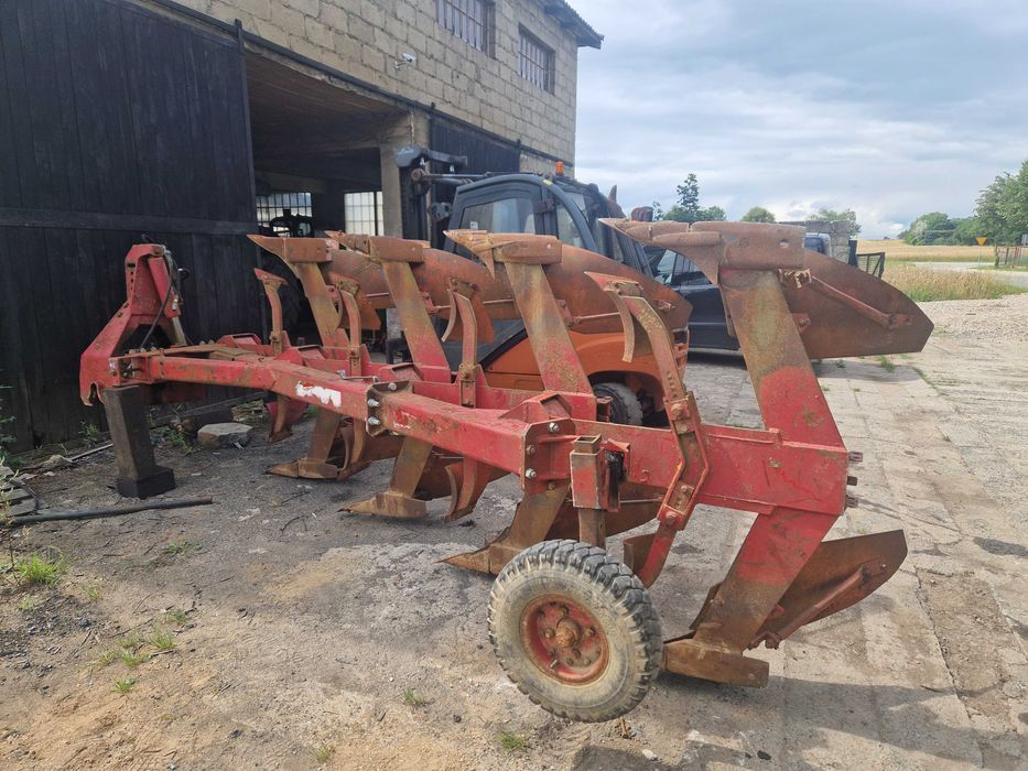 Pług na resorach obrotowy 4 skibowy NAUB