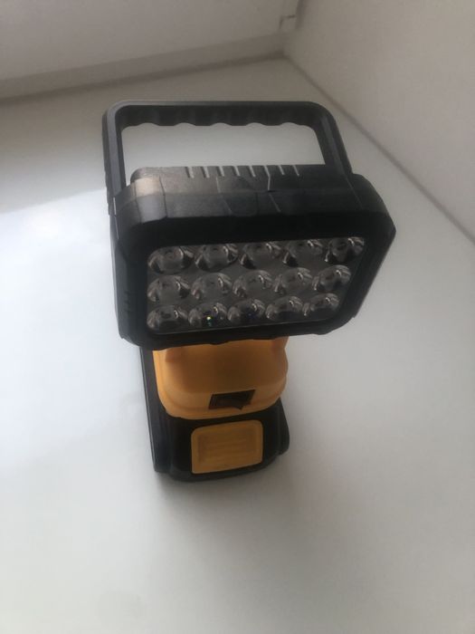 Акумуляторний ліхтар dewalt/milwukee /makita.