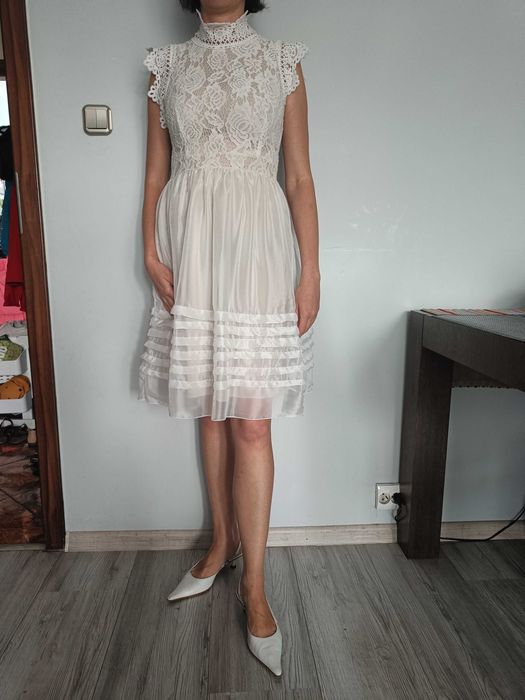 Sukienka biała koronkowa z kremową podszewką