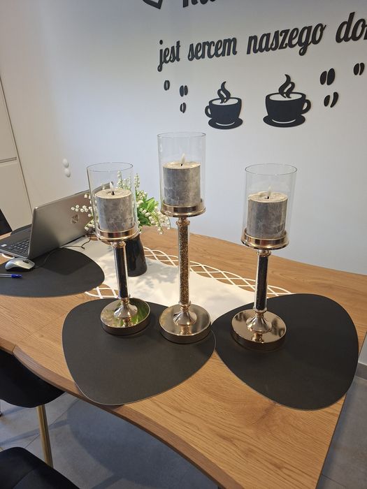 Sprzedam świeczniki z metalu.
