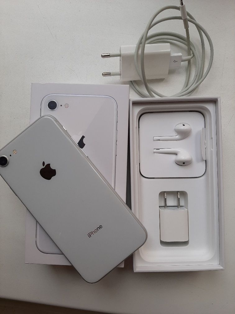 Продам iPhone 8 64GB б/у 5000 грн