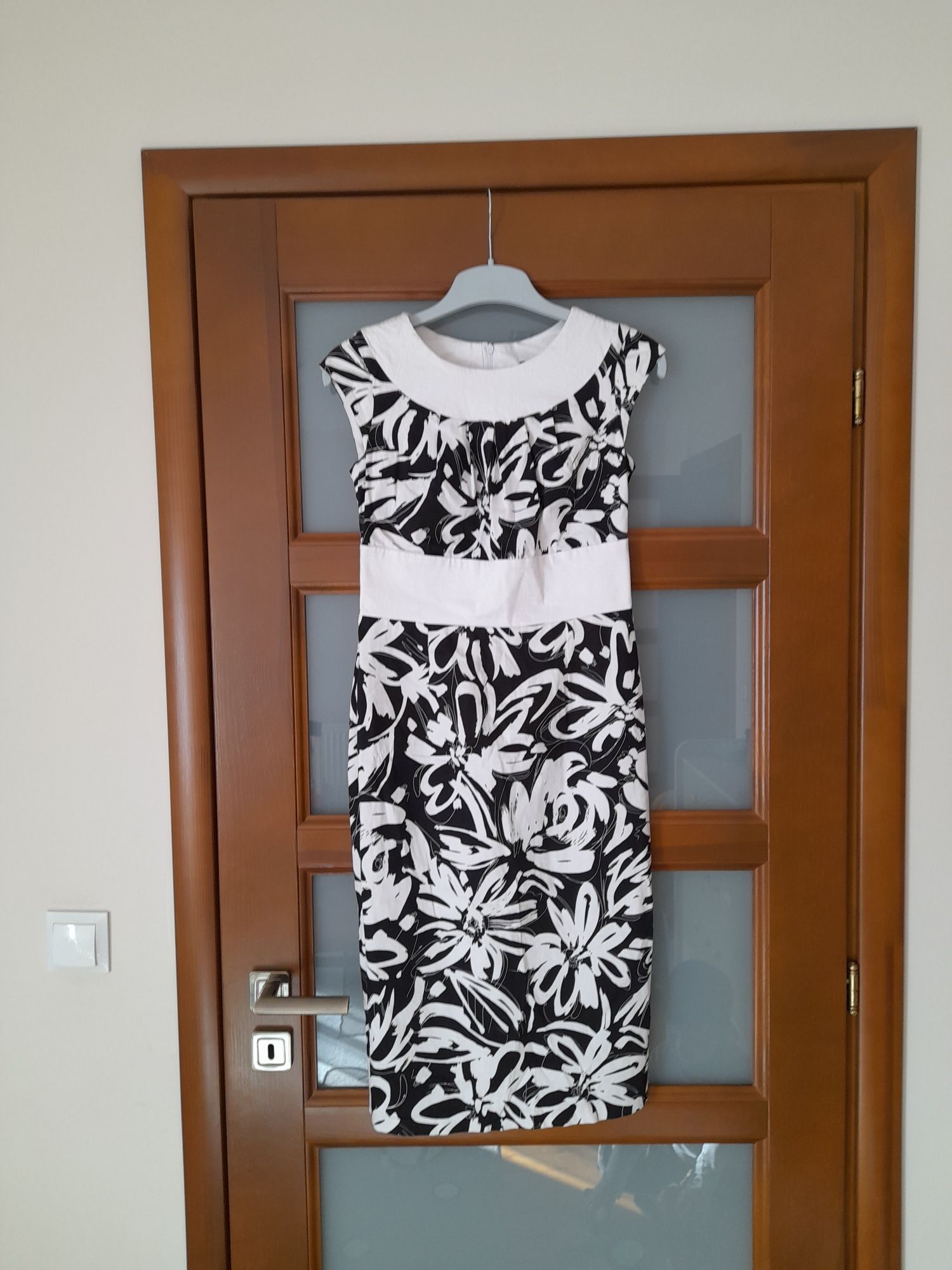 Piękna elegancka biurowa sukienka WhyNot r 36