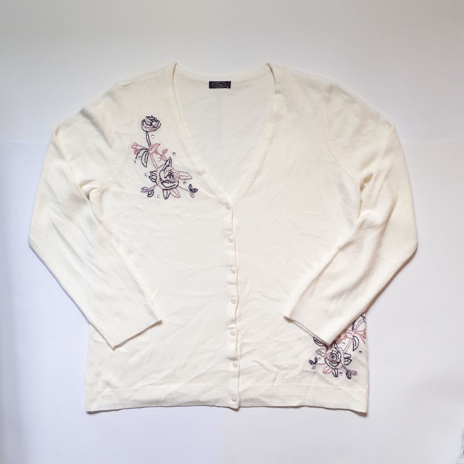Sweter biały z haftowanymi rózami rozmiar M