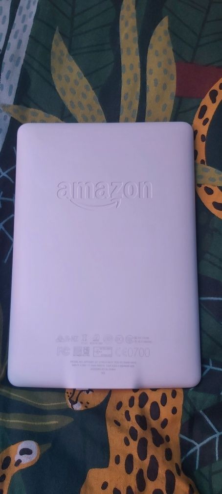 Czytnik książek Amazon Kindle Paperwhite 7. Biały+Etiu  Jak nowy