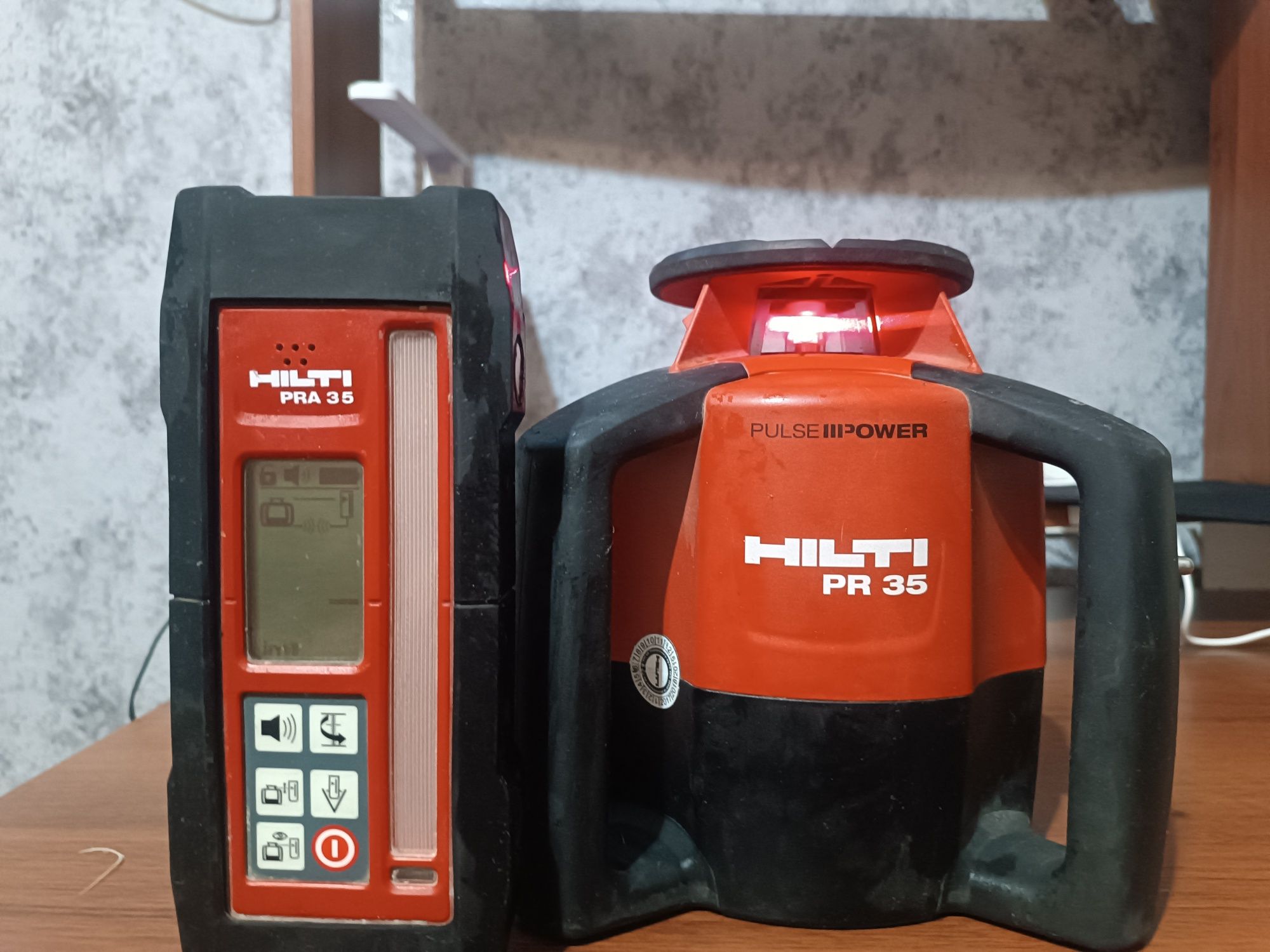 Продам Ювелирный лазерный уровень  HILTI PR 35