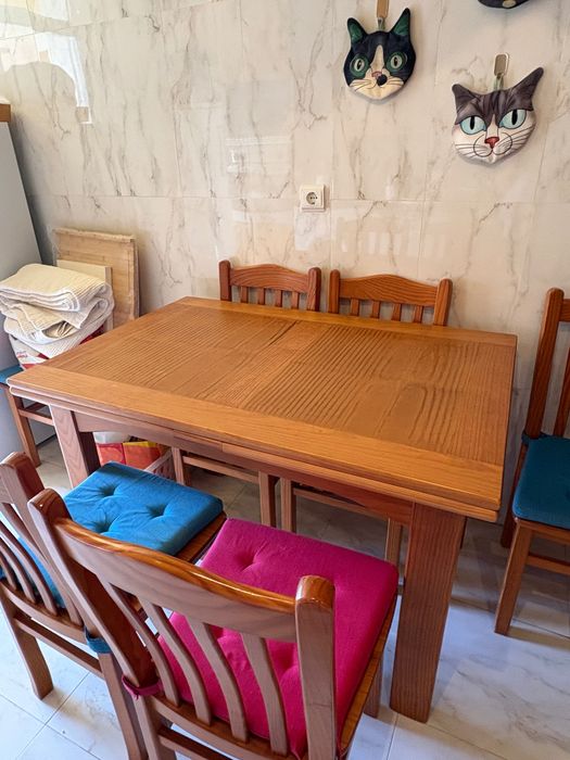 Mesa de jantar extensível de Pinho escurecido e 6 cadeiras