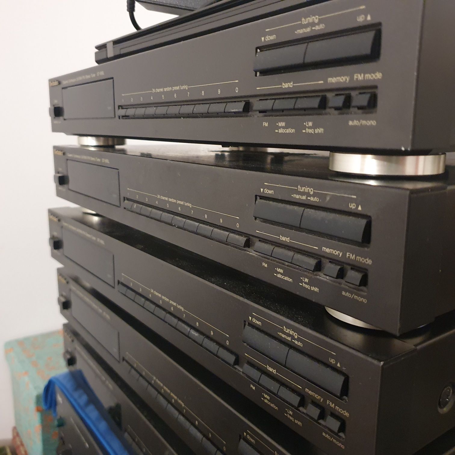 Apenas um rádio tuner technics st-610L