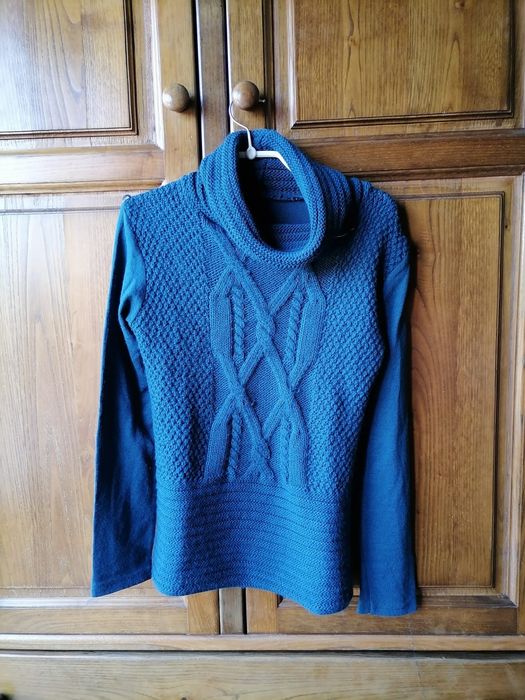 Camisola verde água escuro de inverno