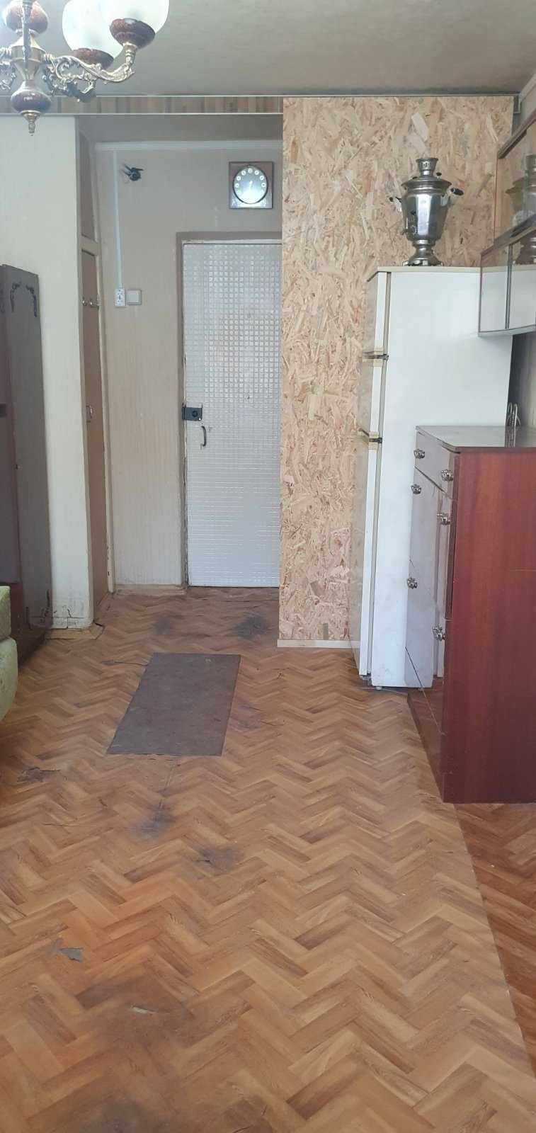 Продам кімнату в гуртожитку. 15 кв.м.Подільський р-н.(Без комісійних)