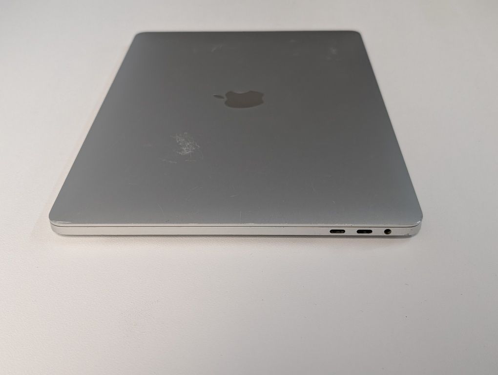 MacBook Pro 13" 2016 | i5 | 8 | 250 | Touch Bar A1706