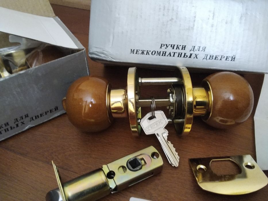 Дверная ручка для межкомнатных дверей, 3новые штуки.