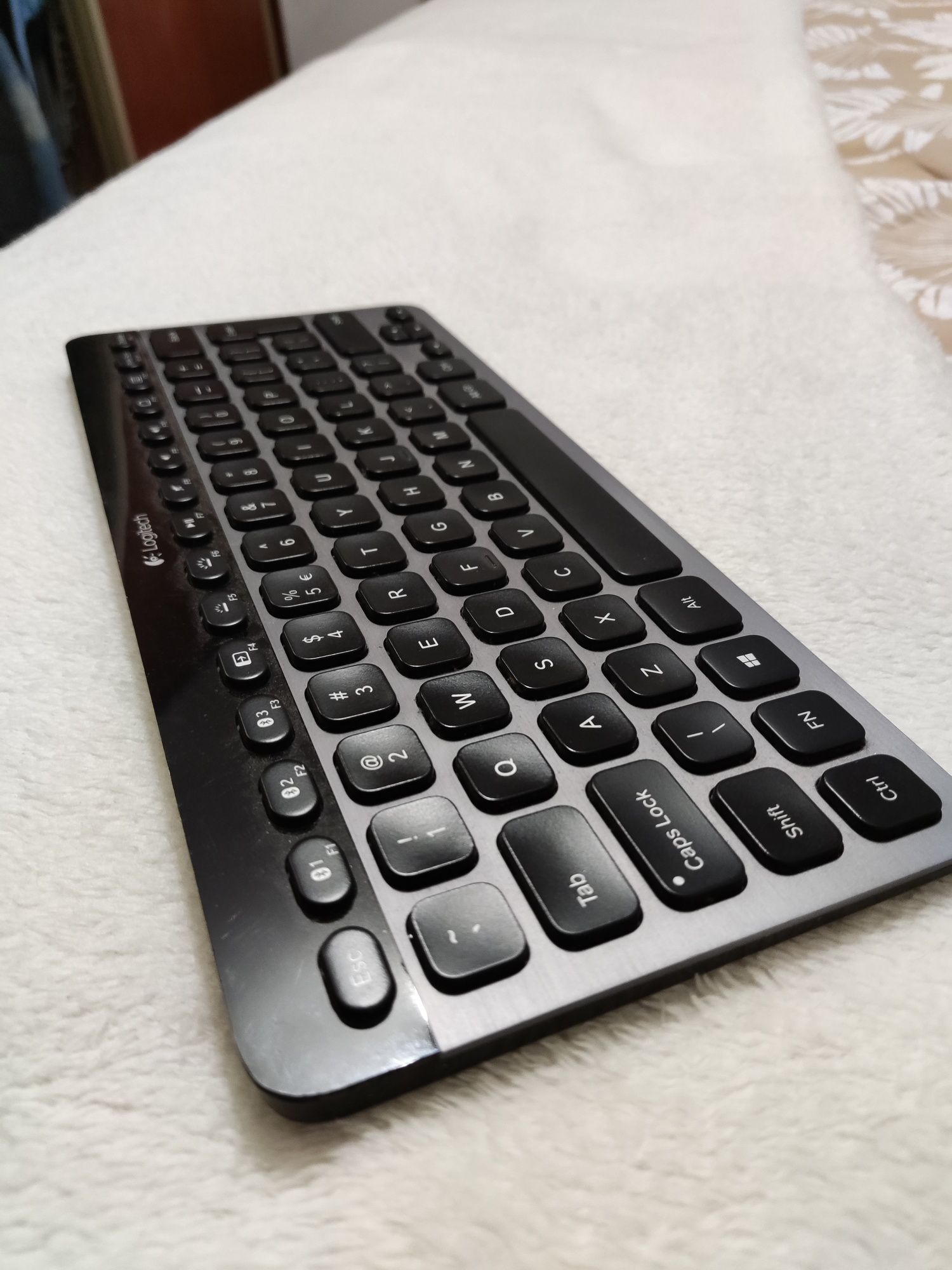 Logitech Bluetooth®  Teclado iluminado K810